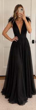 NWT Mac Duggal Black Ostrich Feather Plunge Open Back Formal Gown Size 2